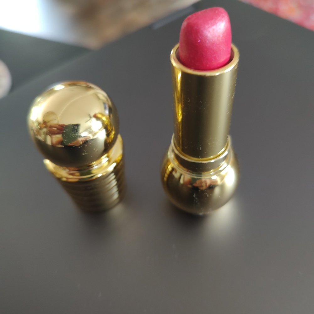 Diorific Lipstick with Bold Pink Hue